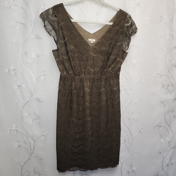 Olive Lace V-neck Dress - Picture 2 of 6